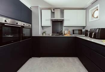 The fully equipped kitchen, has everything you need for your unique holiday. 