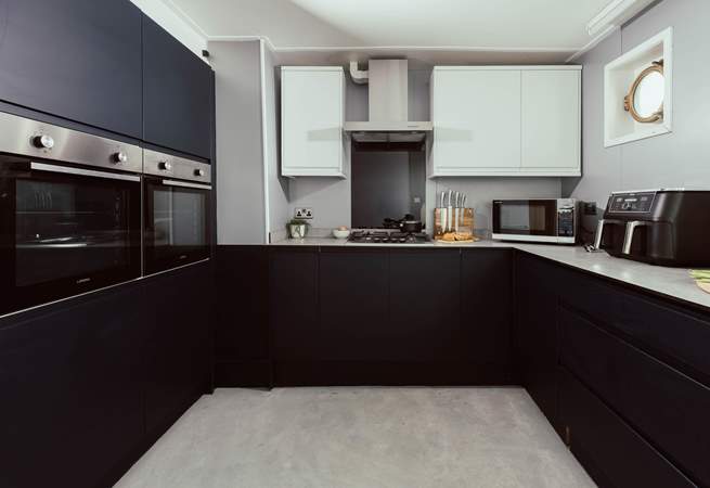 The fully equipped kitchen, has everything you need for your unique holiday. 