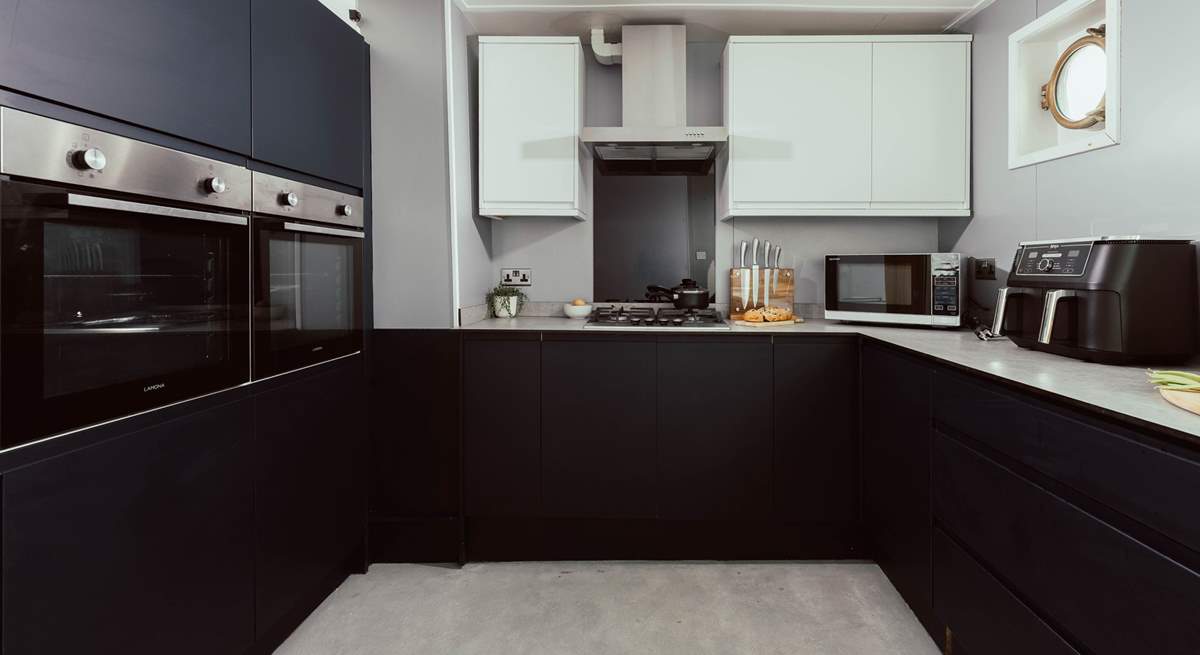 The fully equipped kitchen, has everything you need for your unique holiday. 
