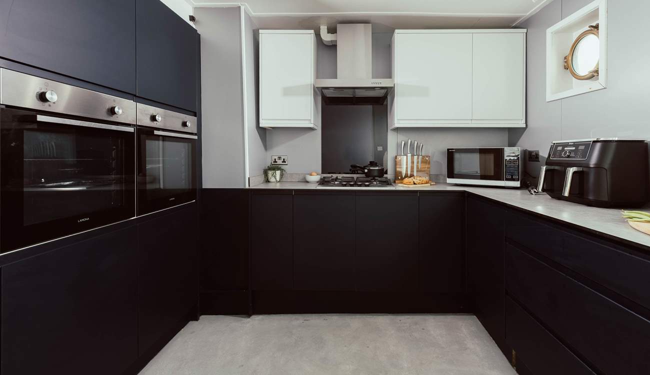 The fully equipped kitchen, has everything you need for your unique holiday. 