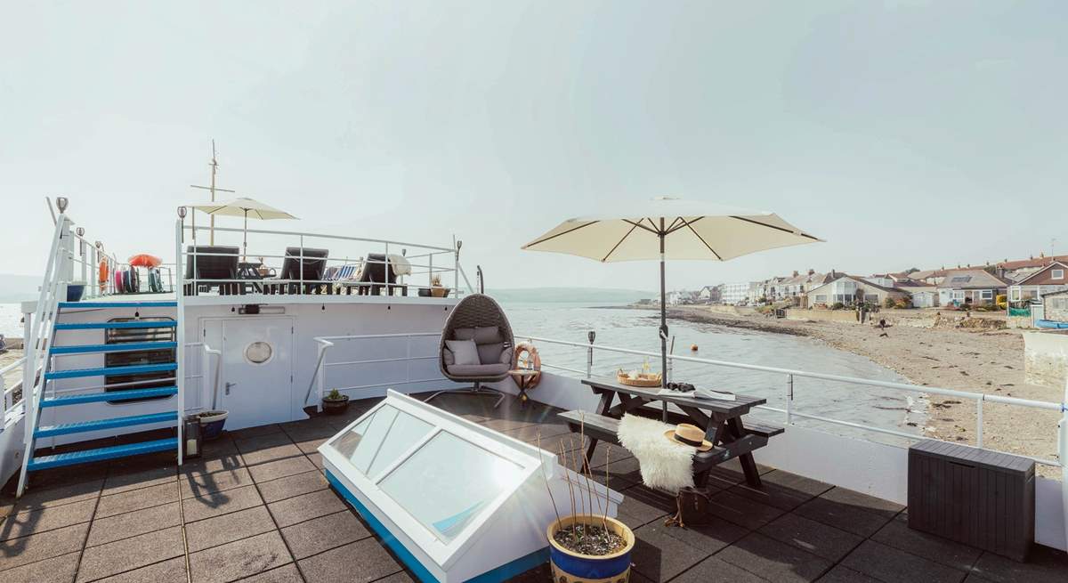 The two-tiered decking offers you a place to relax and unwind with the carpet of sea around you.