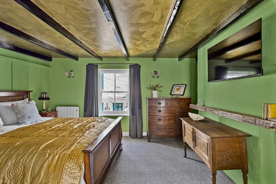 Let's step into bedroom 1.