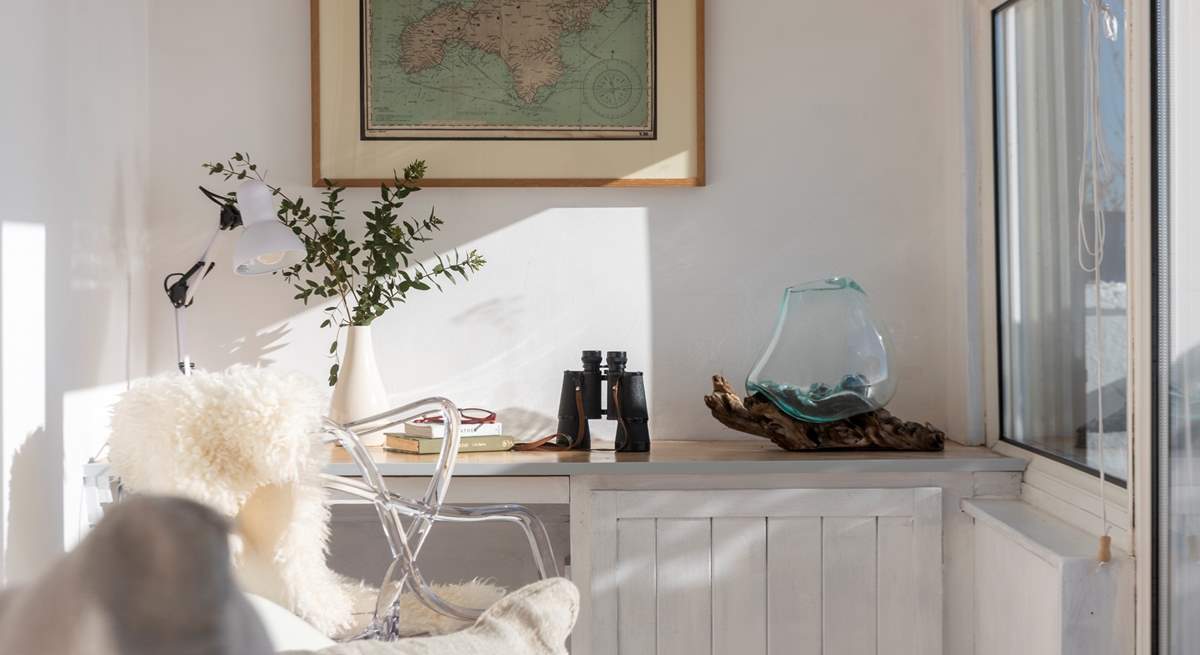 There's even a desk, should you need to catch up on some work whilst at Trelowen.