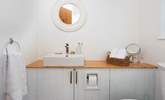 The relaxing vide continues in the shower-room. - Thumbnail Image