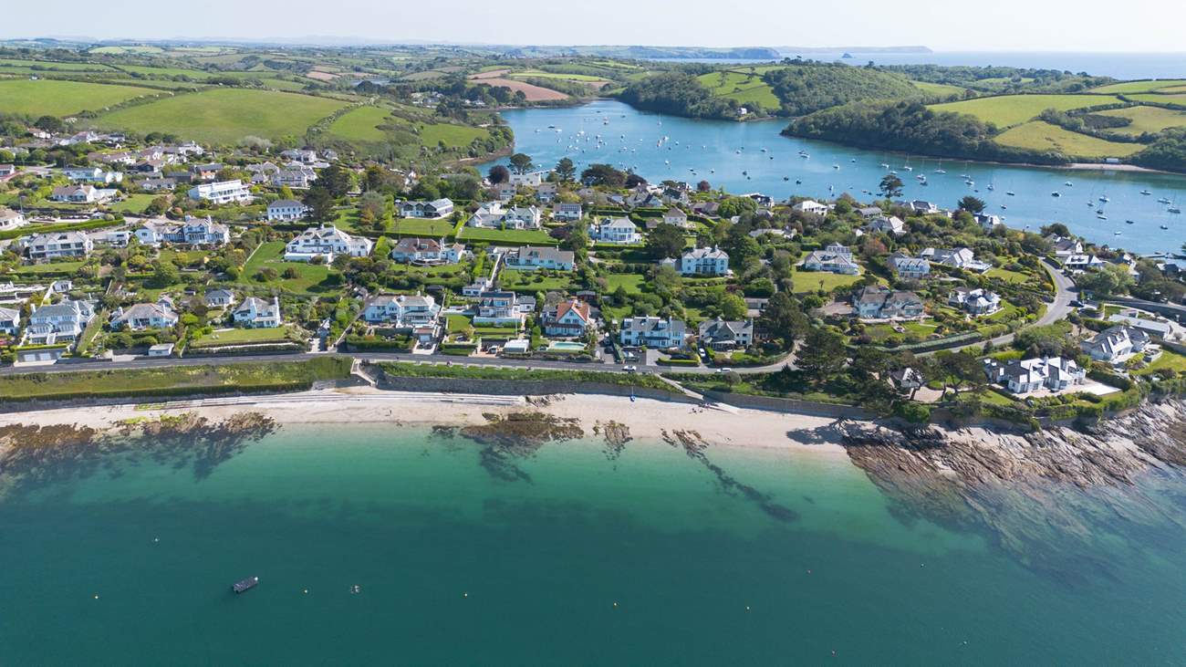 Summers is just across the road from Summers beach with crystal clear waters perfect for swimming and beach days.
