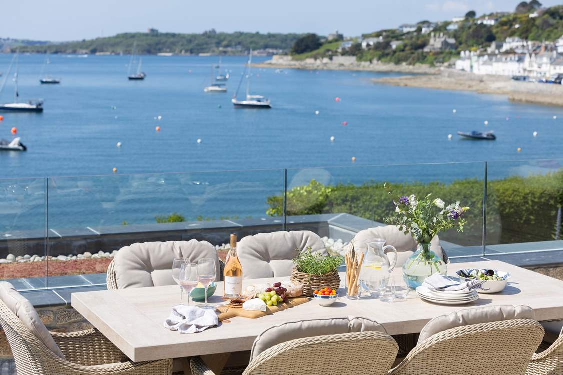 The most stunning panoramic views accompany your al fresco dining here.