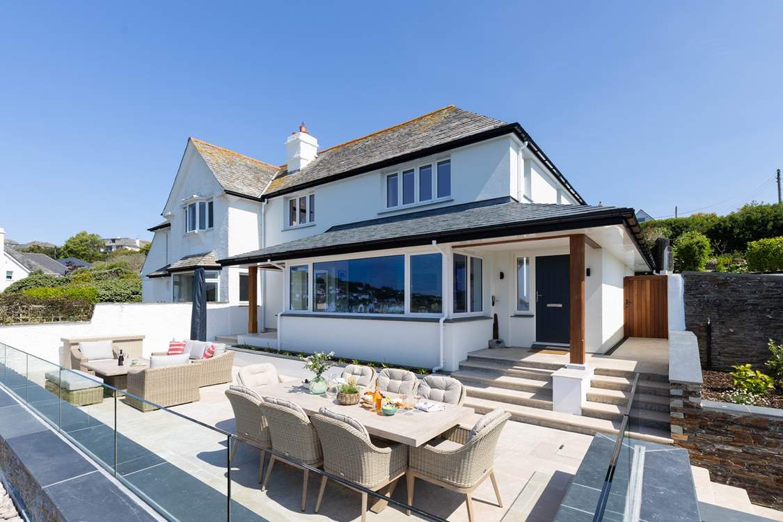 Summers is a stunning holiday home, with mesmerising views across the bay.