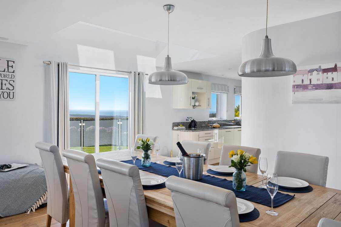 Sea view dining.