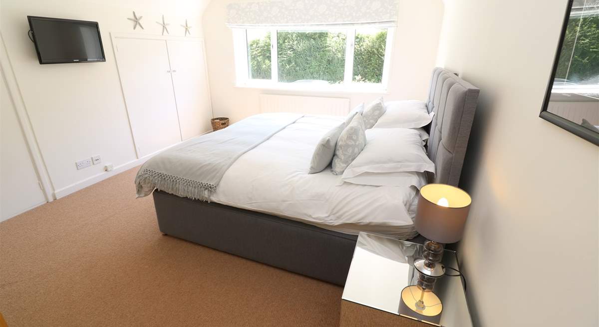 Each room has lovely bed linens. 