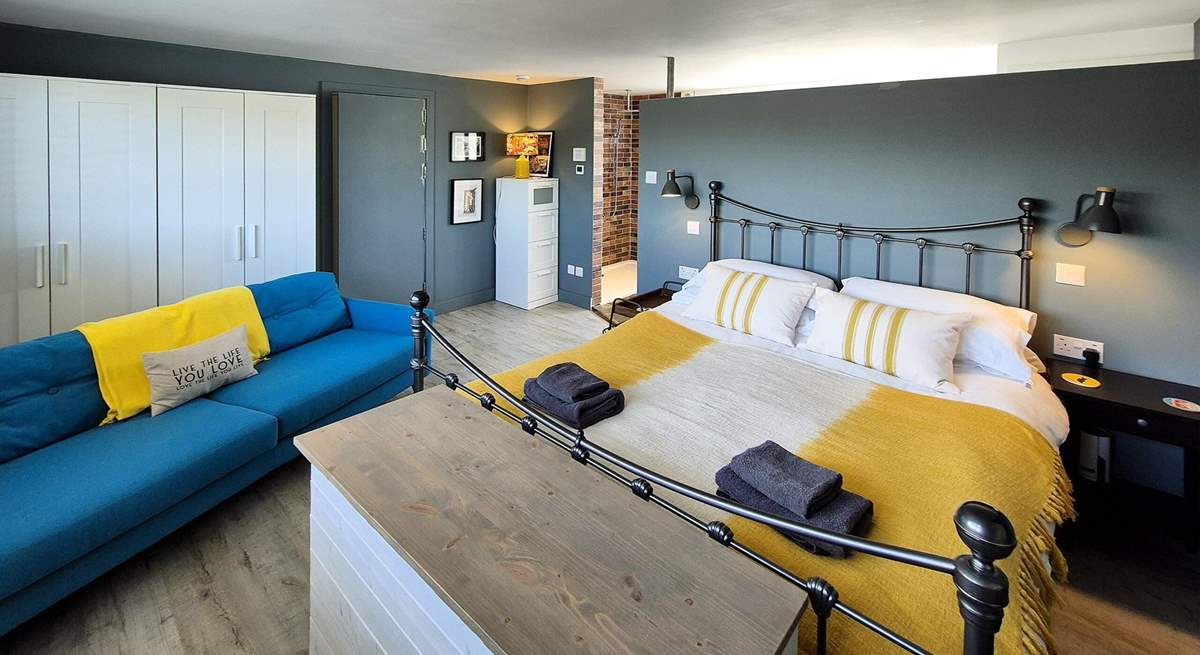 Such a lovely bedroom. 