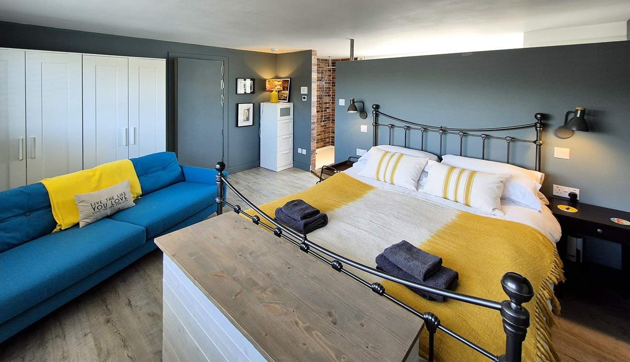 Such a lovely bedroom.