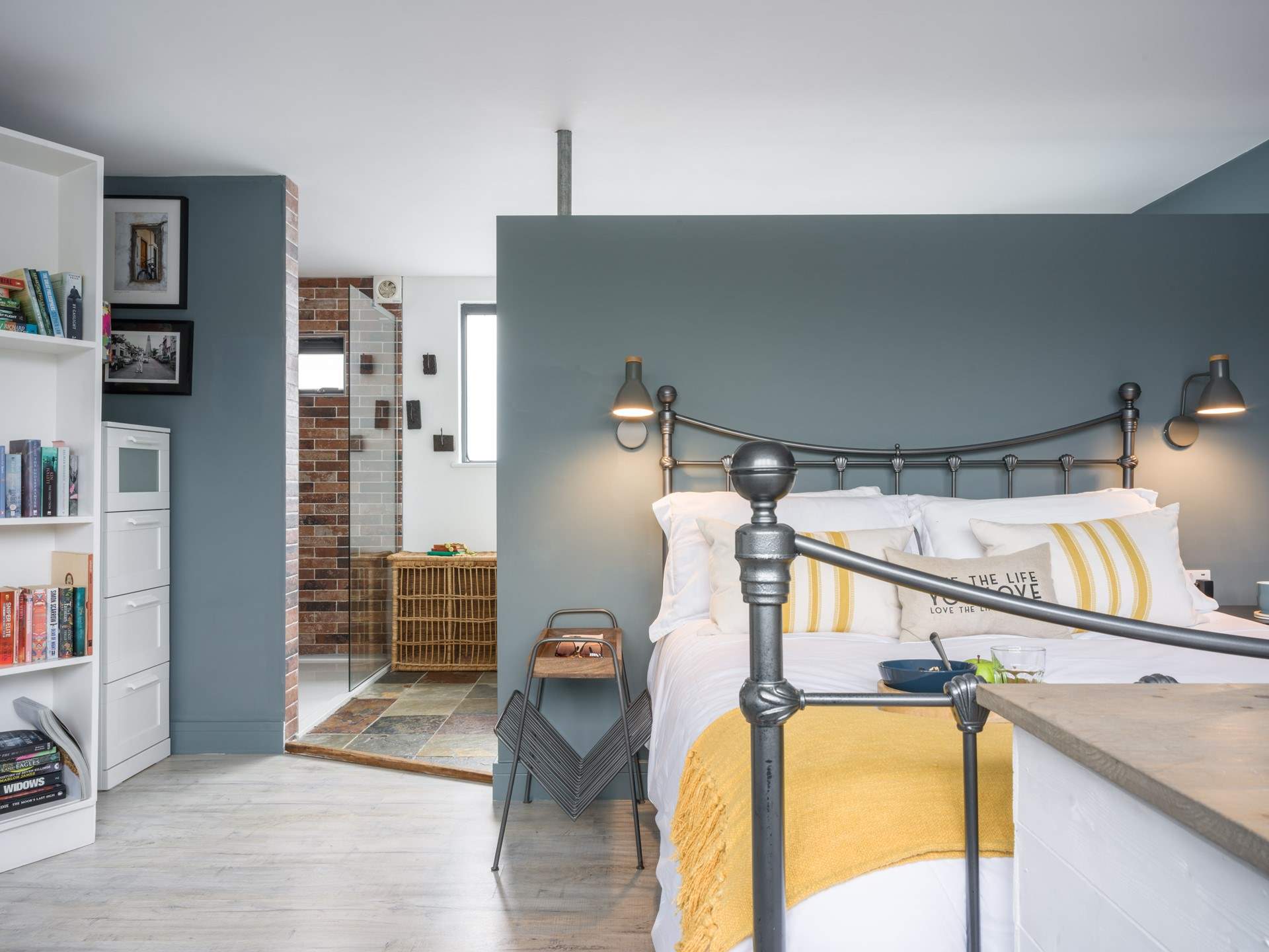 Hidden behind the wall you will discover the en suite.