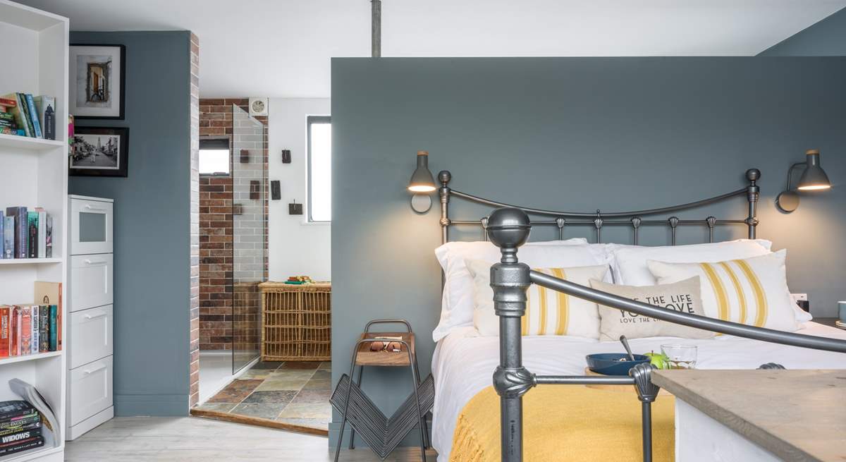 Hidden behind the wall you will discover the en suite.