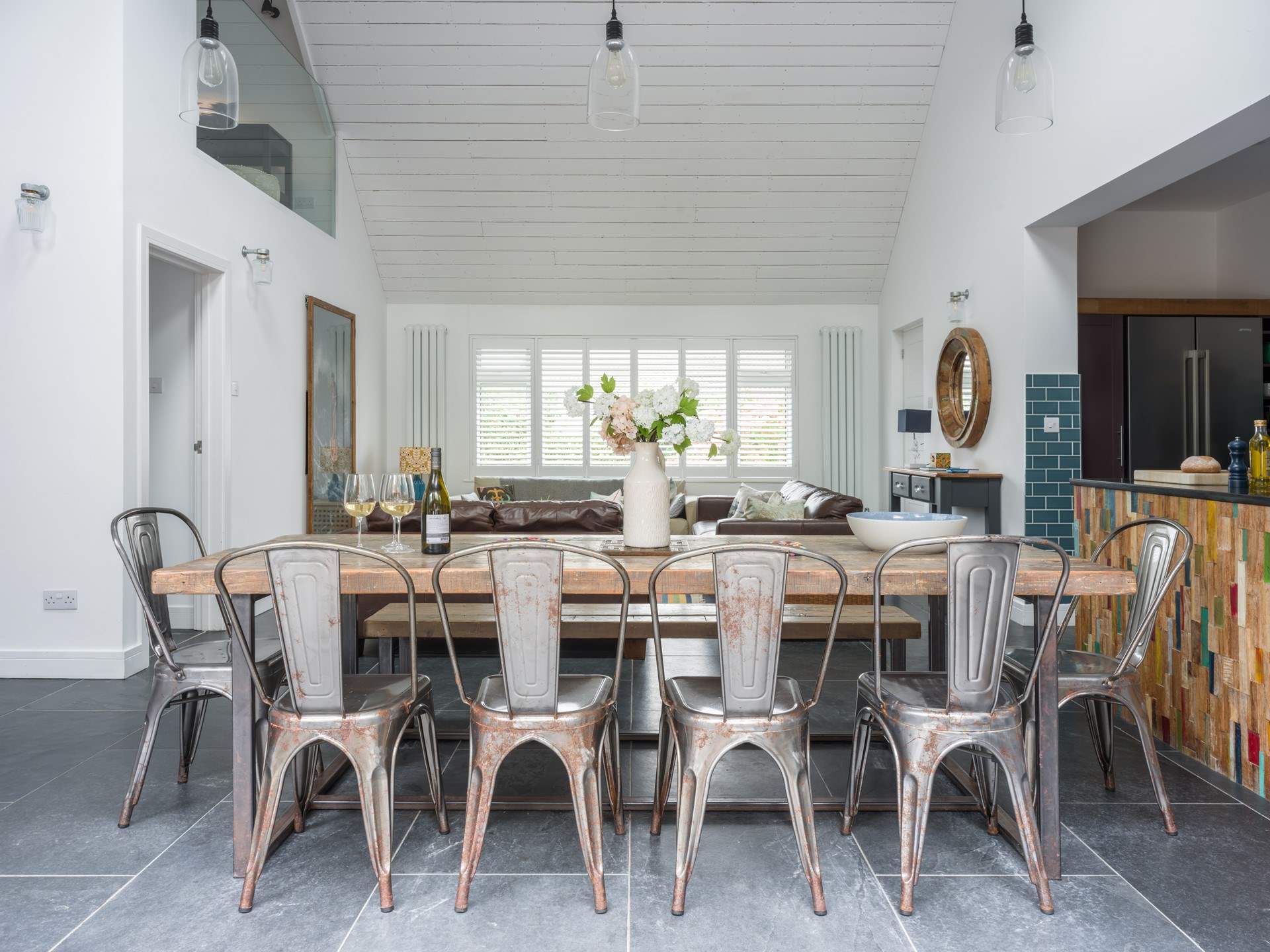 There is a perch for everyone around the dining room. 