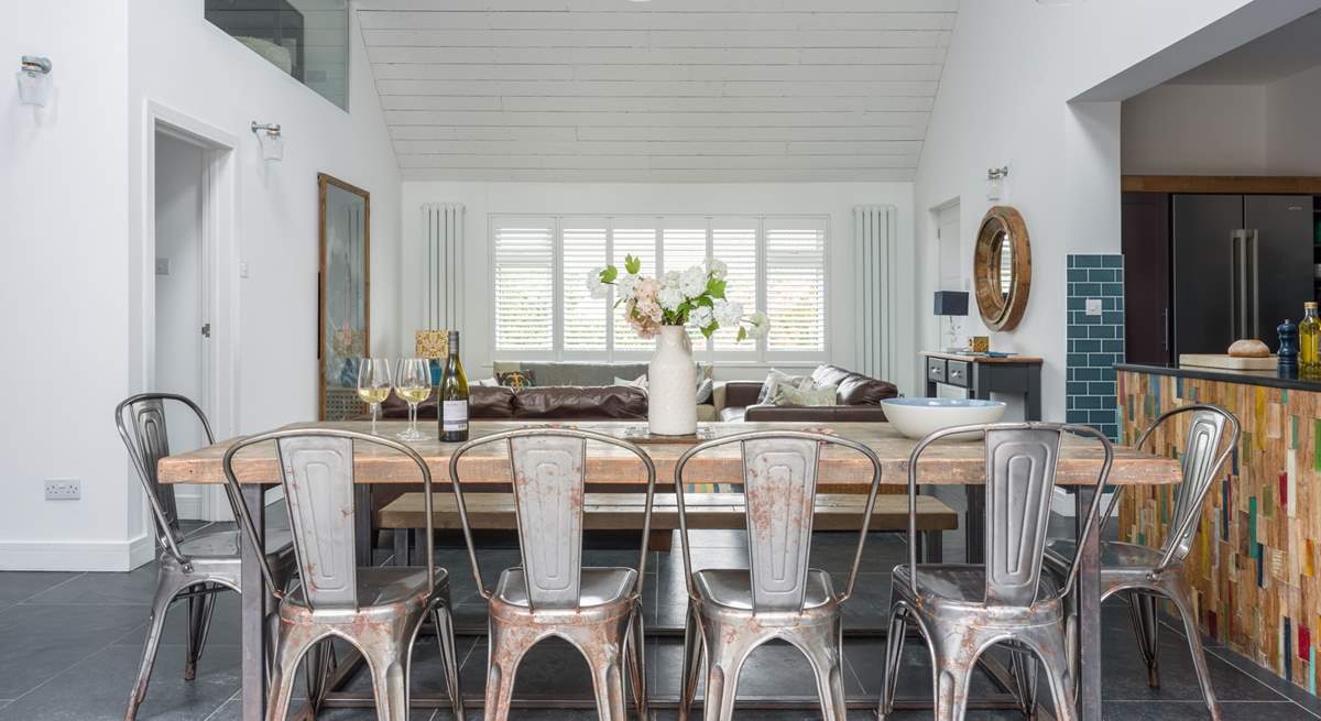 There is a perch for everyone around the dining room. 