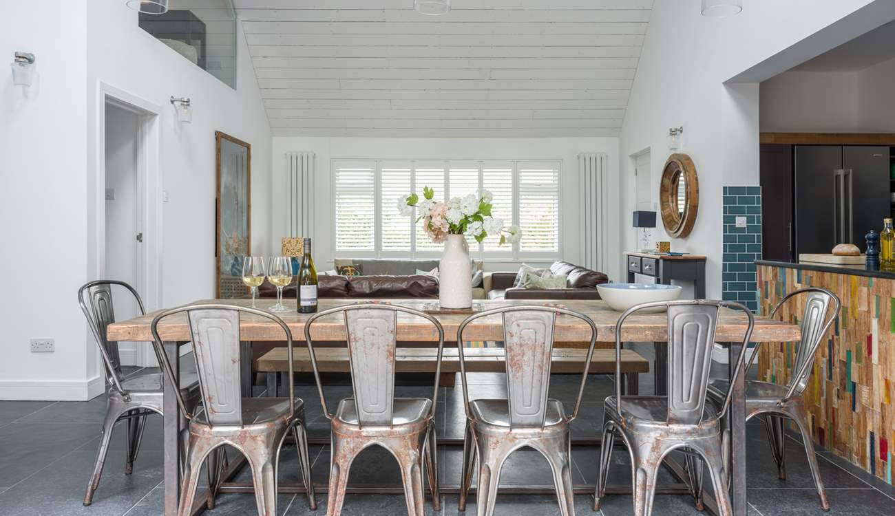 There is a perch for everyone around the dining room. 