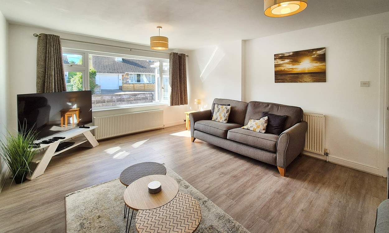 The sitting-room is light and bright.