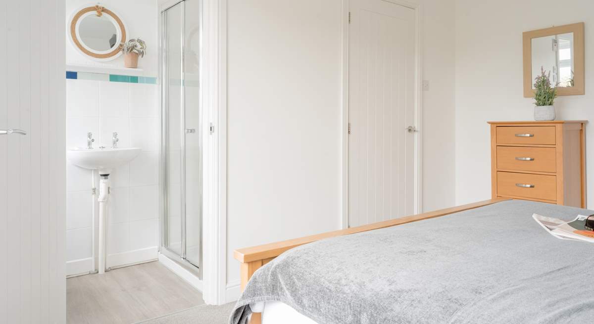 Both double bedrooms have en suite shower-rooms.