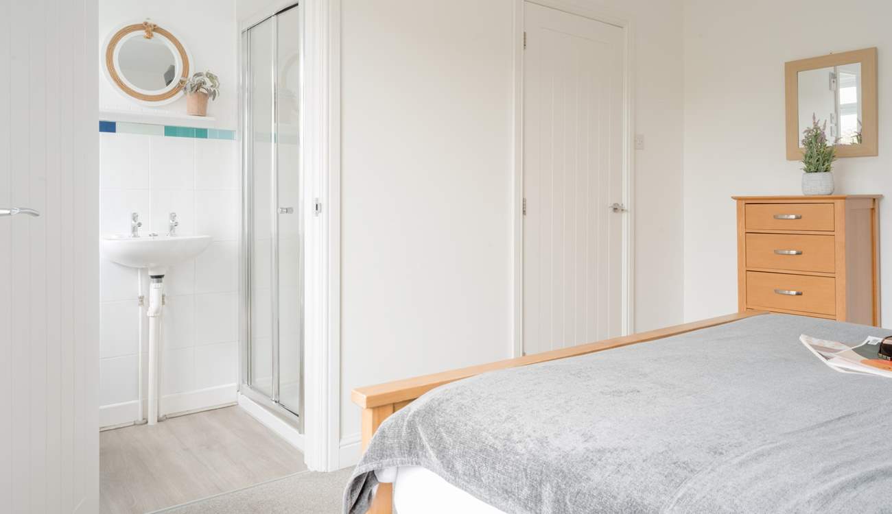 Both double bedrooms have en suite shower-rooms.