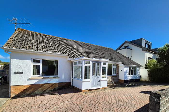 Seaward is a 3 bedroom, dog friendly cottage near the beach in Croyde, Devon.