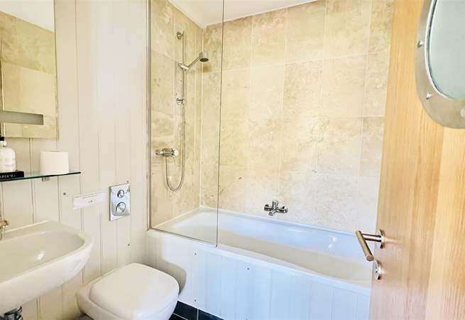 The en suite bathroom. 