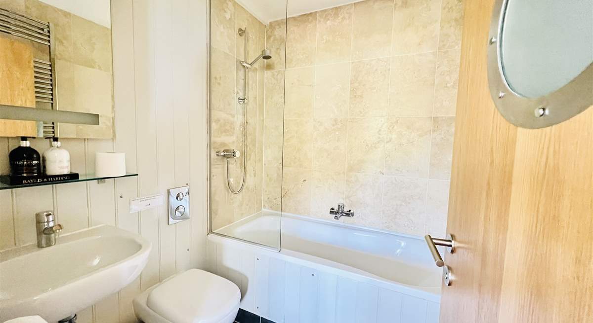 The en suite bathroom. 