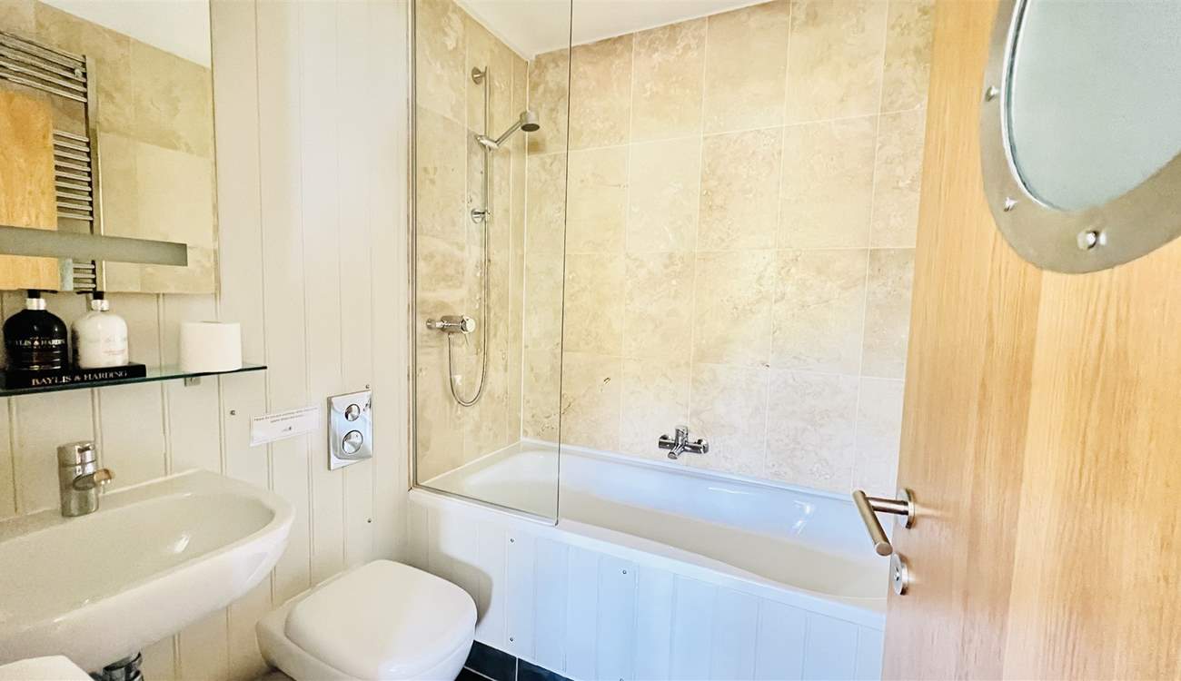 The en suite bathroom. 