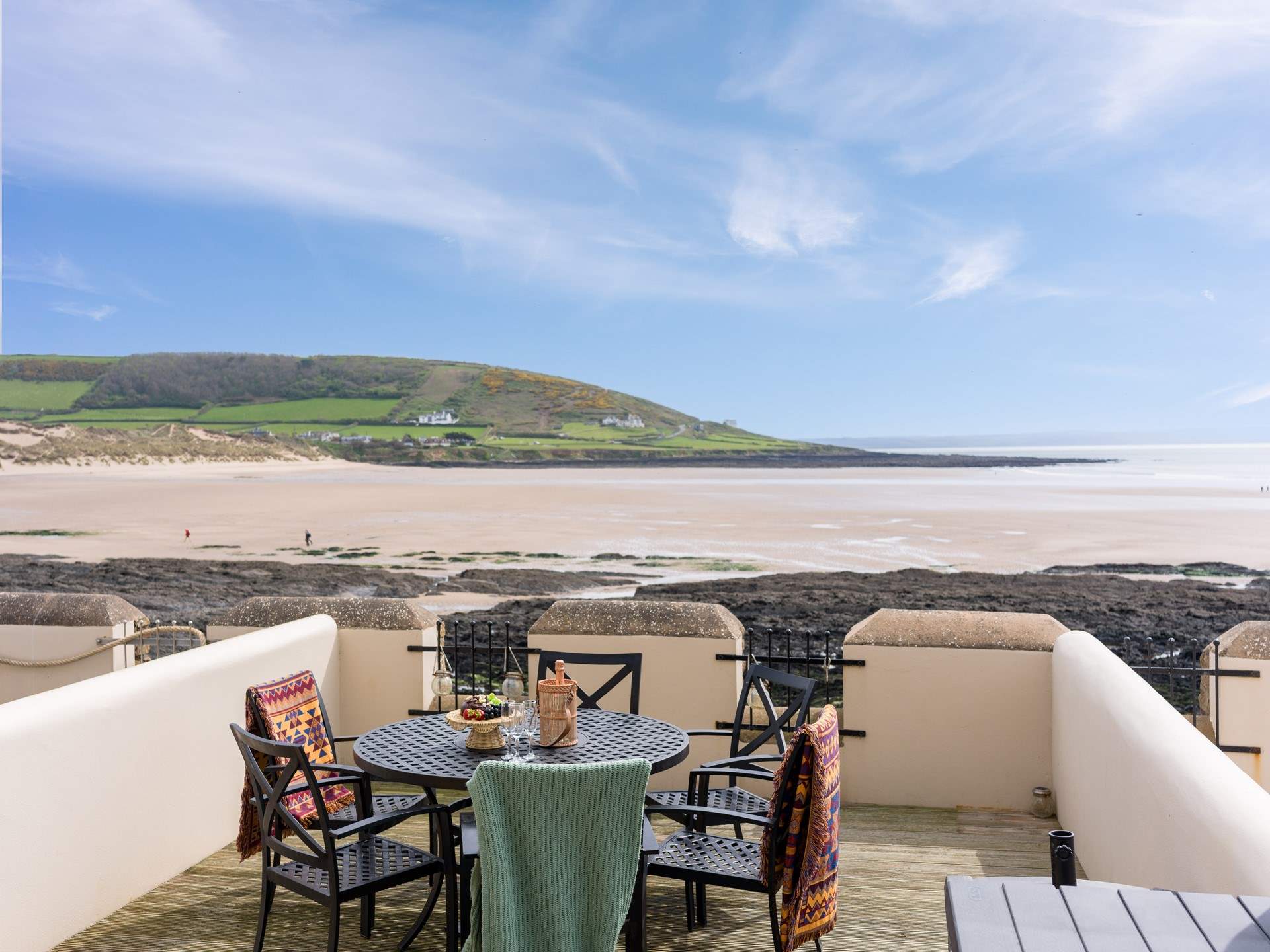 What a stunning view of Croyde beach and the ocean from Surfside!