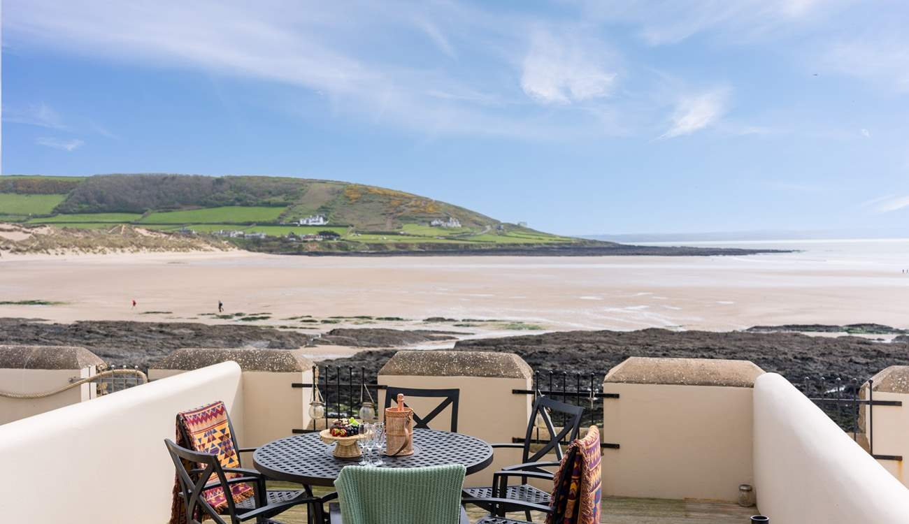 What a stunning view of Croyde beach and the ocean from Surfside!