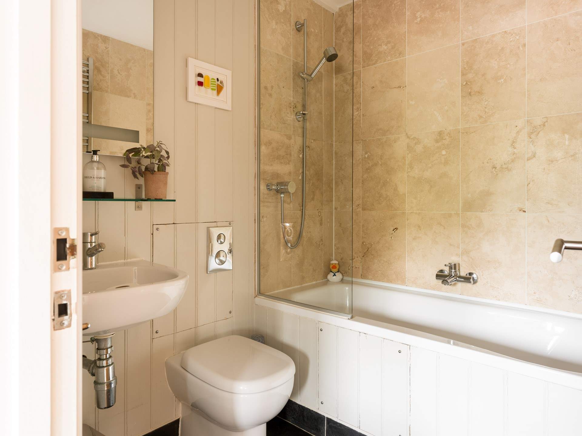 The en suite bathroom. 