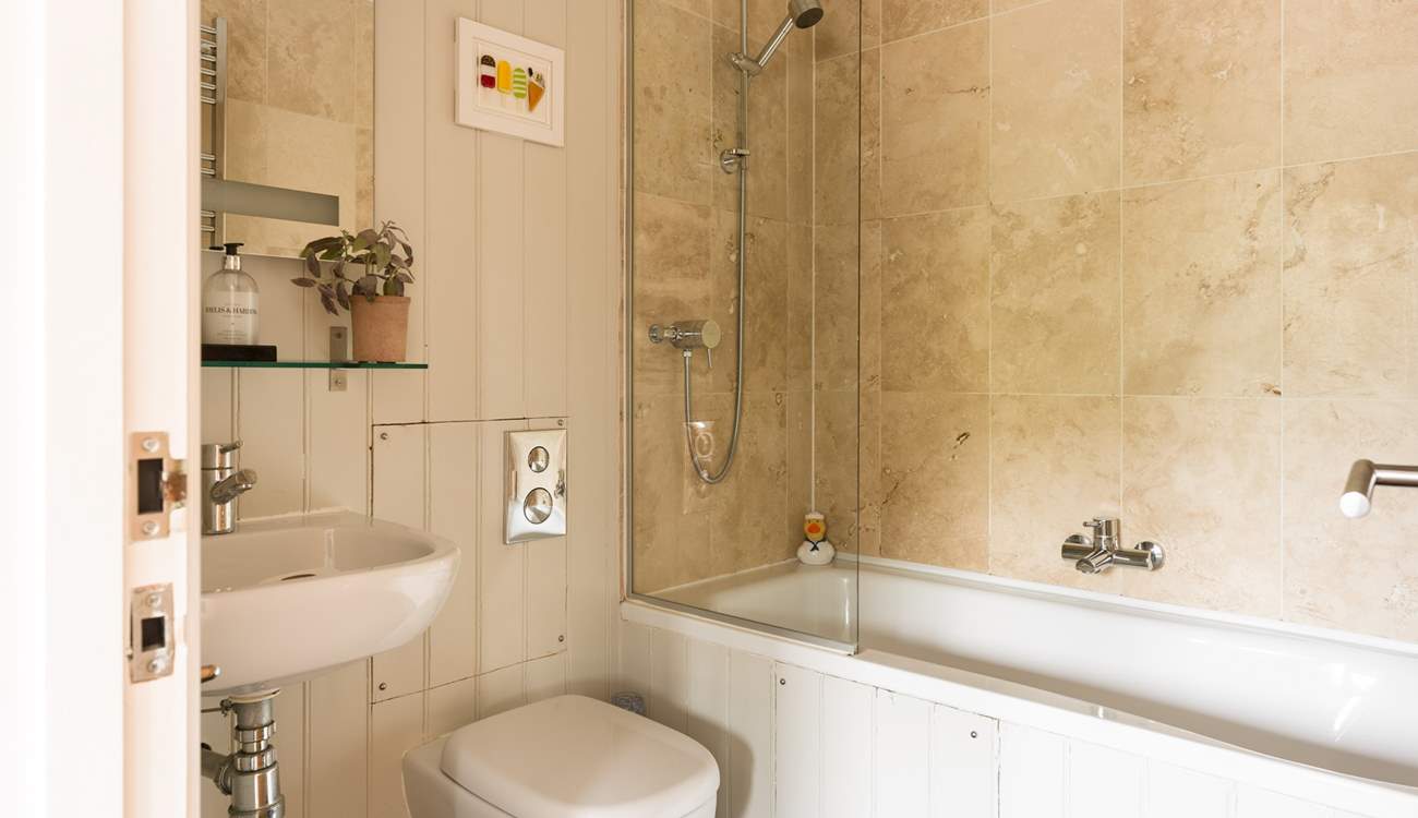 The en suite bathroom. 