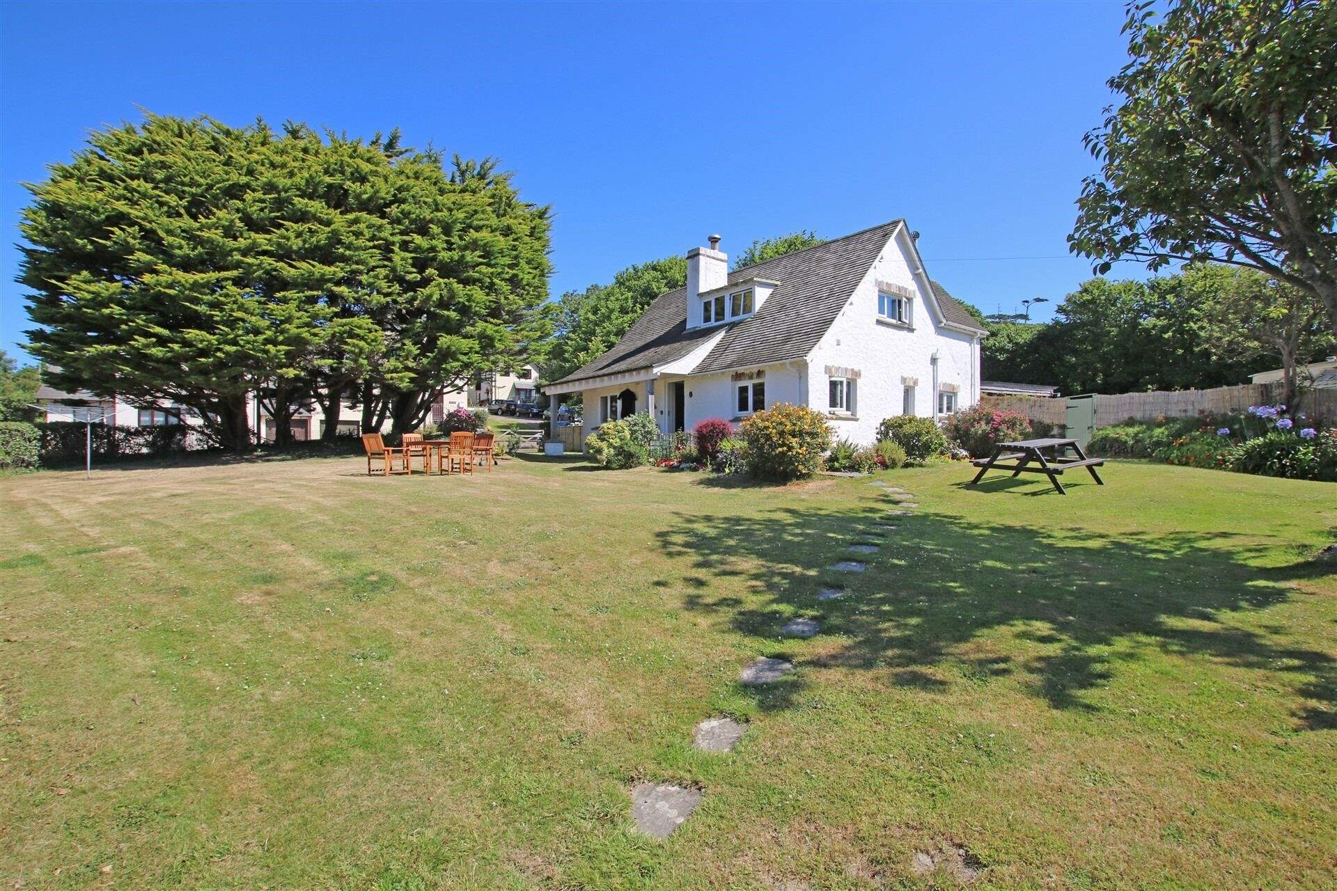 Hills View is surrounded by beautiful gardens. 