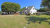 Hills View is surrounded by beautiful gardens with the delight of Croyde beach a 15 minute walk from the garden gate not forgetting the shops and pubs.