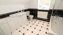 The en suite bathroom. 