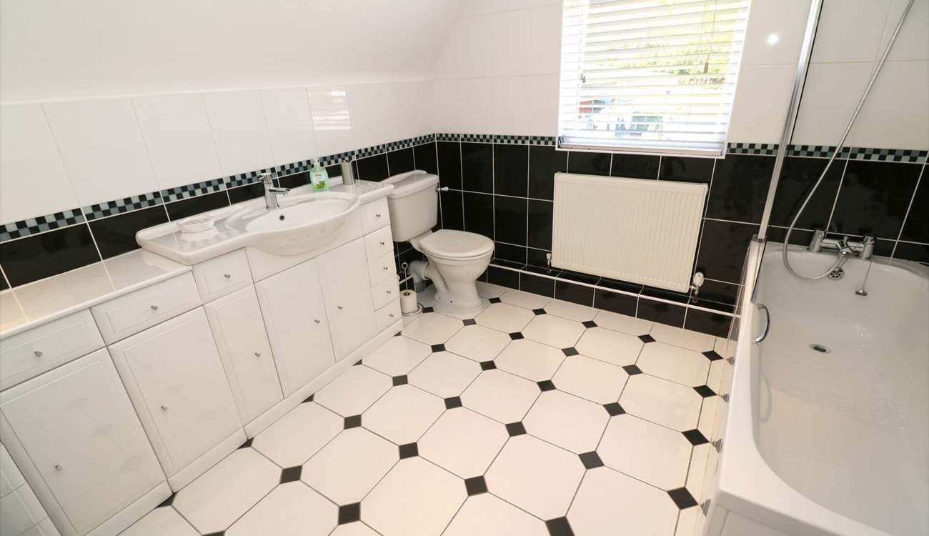 The en suite bathroom. 