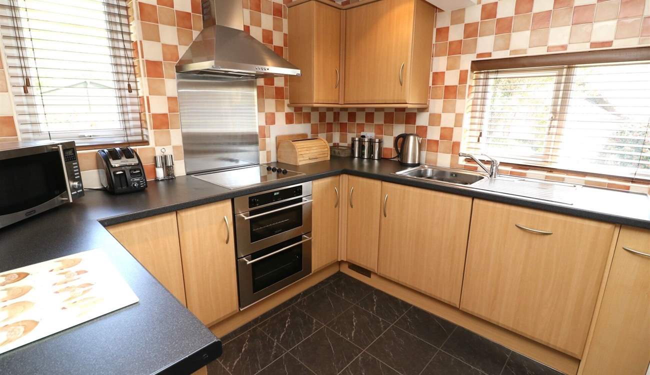 And of course the kitchen has the all-important dishwasher. 