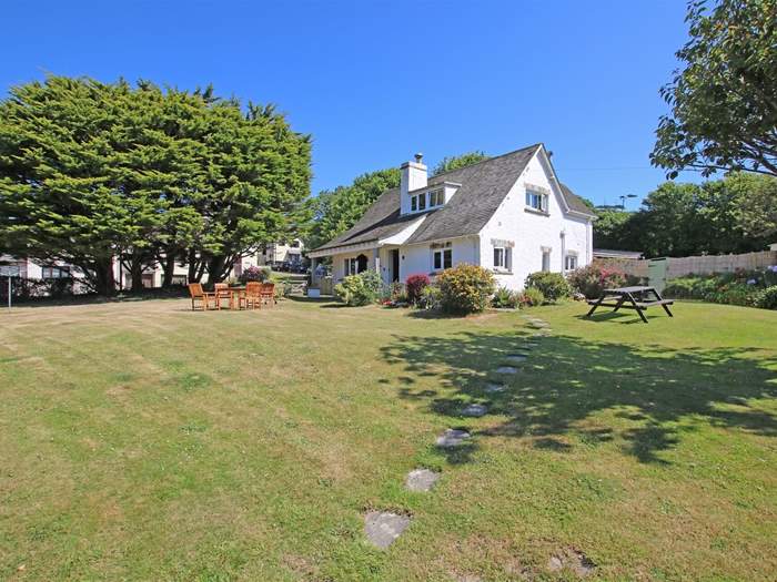 Hills View, Sleeps 6 in Croyde