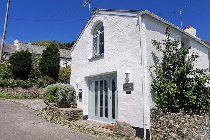 Box Cottage is a 3 bedroom, dog friendly cottage near the beach in Croyde, Devon.