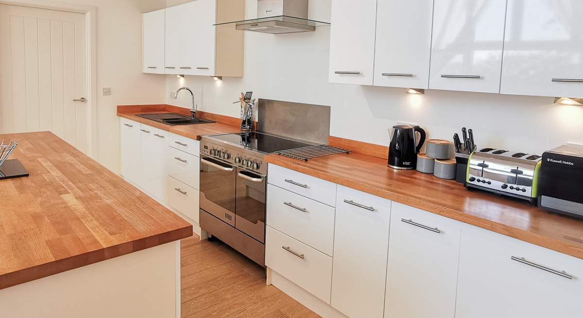 The kitchen has all the equipment you'll need to create a culinary masterpiece on holiday. 