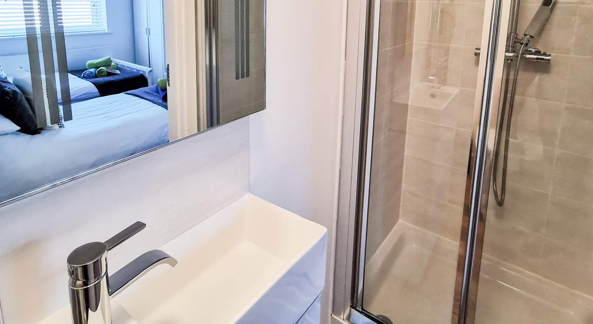 Bedrooms 1 and 2 have en suite shower-rooms. 