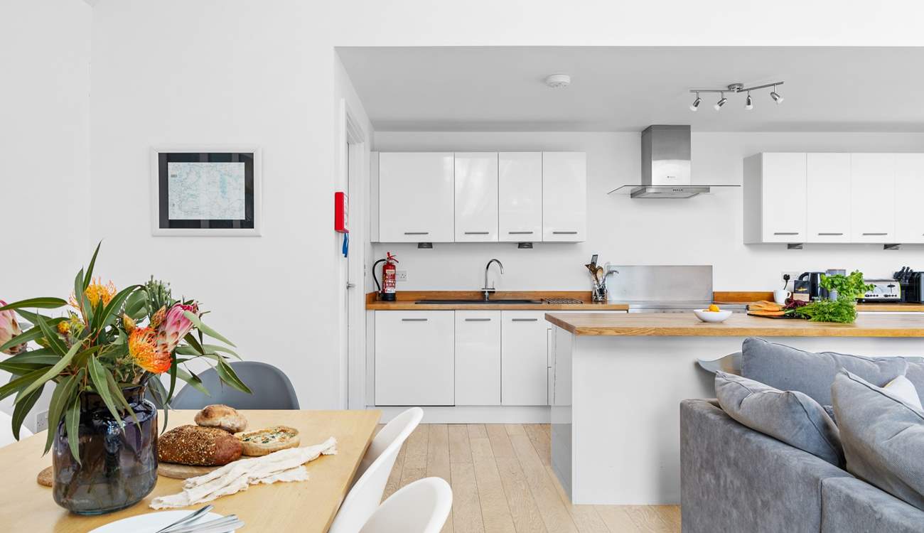 The kitchen has all the equipment you'll need to create a culinary masterpiece on holiday. 