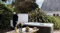 After a day of surfing the waves enjoy the best of Al fresco living finished off with a dip in the hot tub.