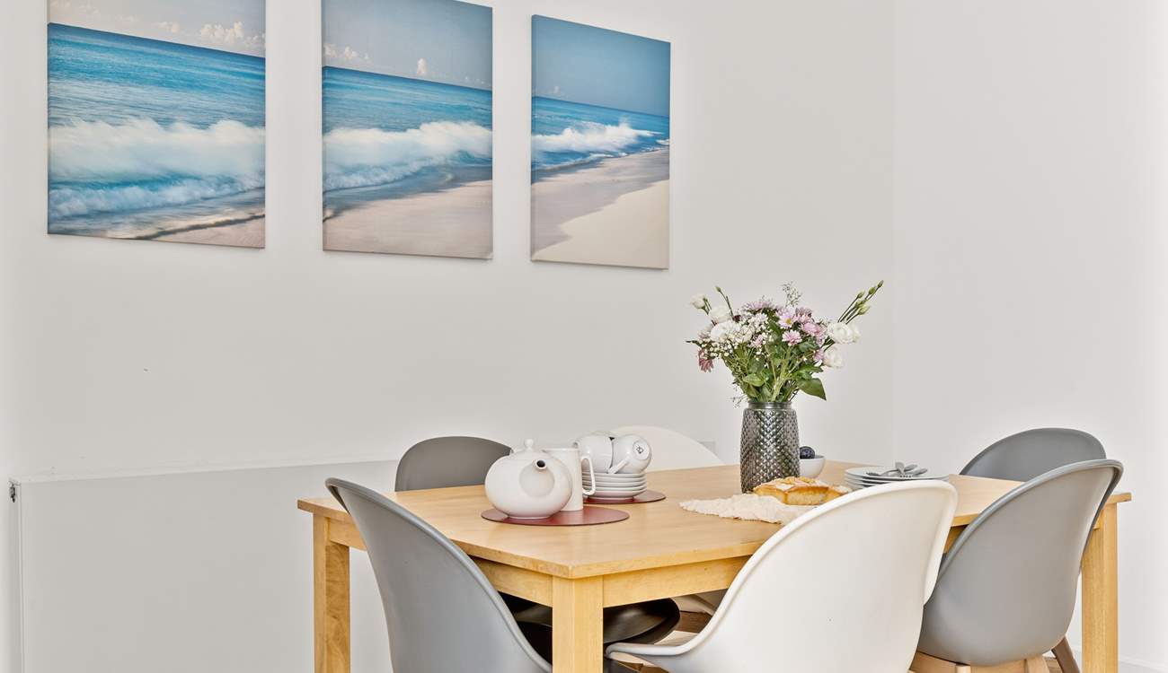 The perfect spot for the family to gather round and enjoy a family feast.