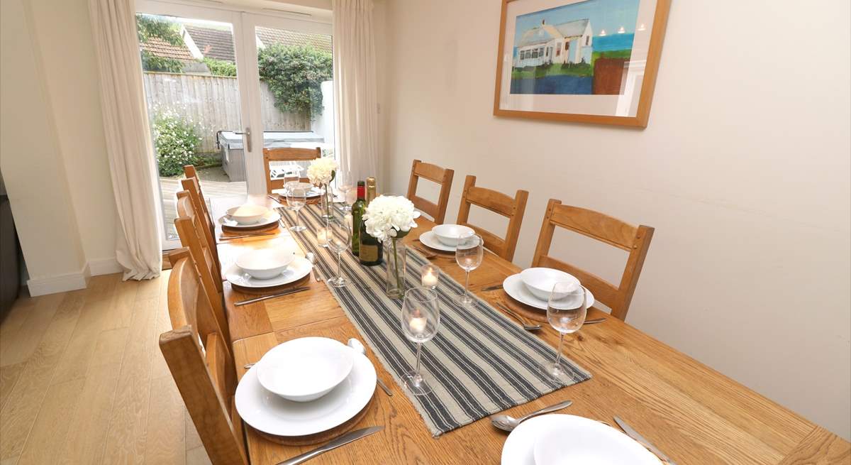 Chat about the adventures of the day around the dining-table. 