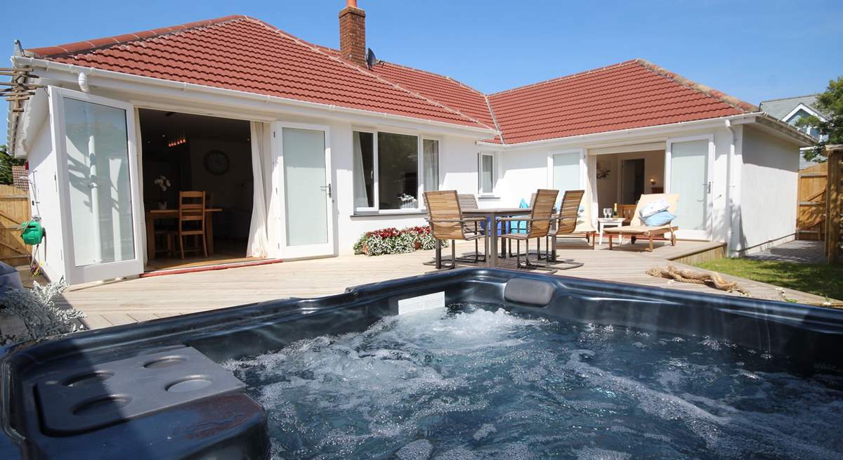 Welcome to Offshore, a charming holiday home in Croyde. 