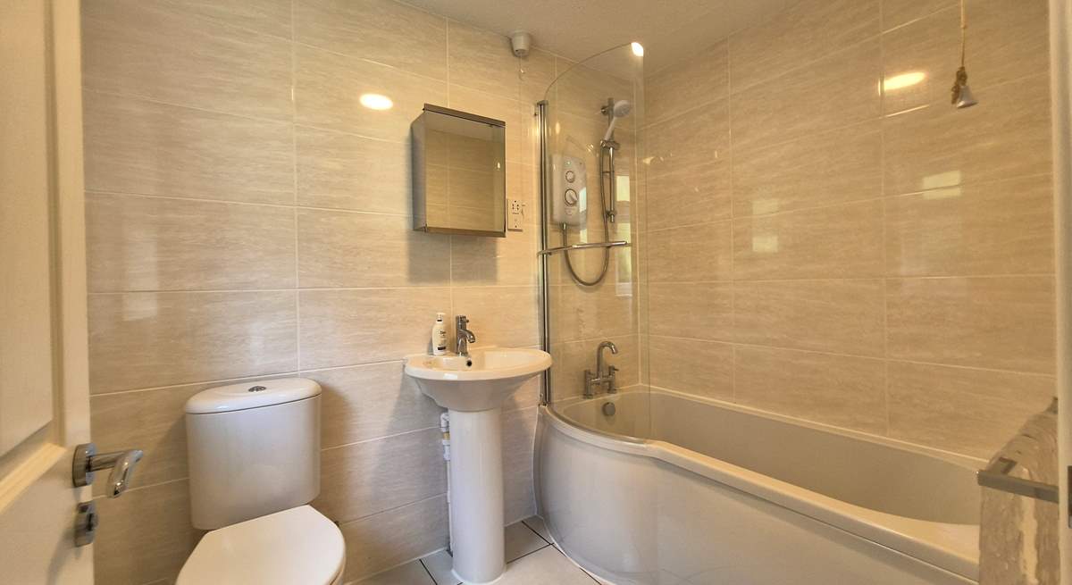 The en suite bathroom. 