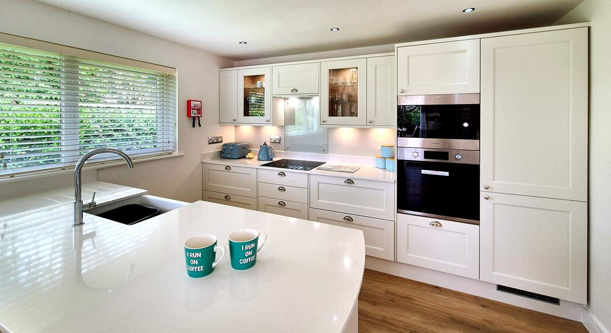 Sit at the breakfast-bar and chat with the chef. 