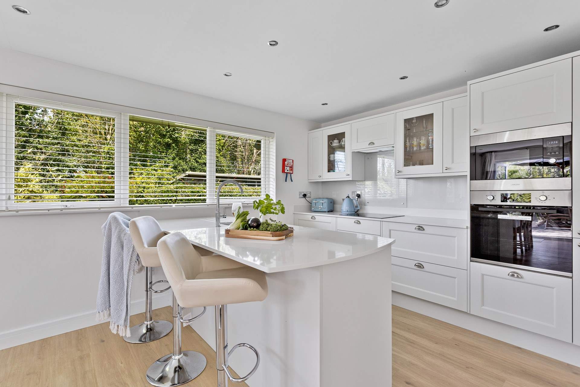 Sit at the breakfast-bar and chat with the chef. 