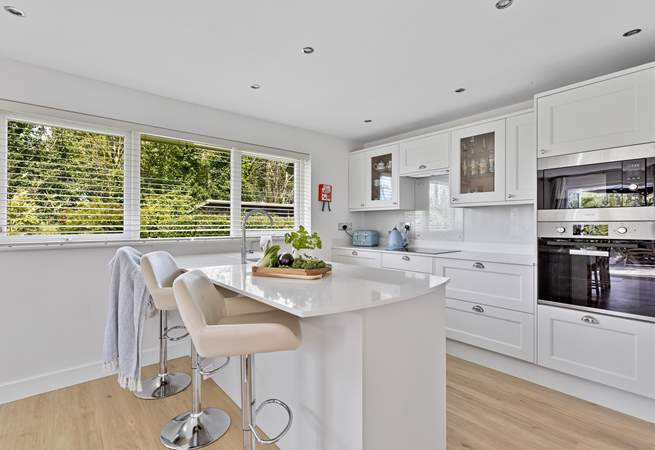 Sit at the breakfast-bar and chat with the chef. 