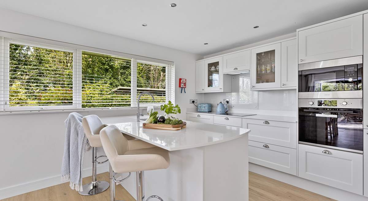 Sit at the breakfast-bar and chat with the chef. 